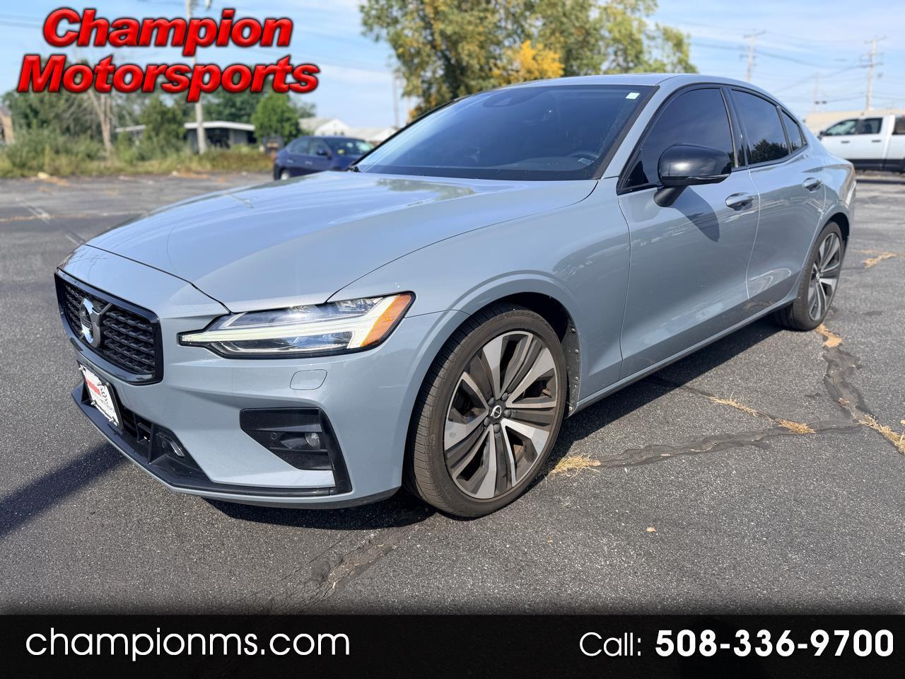2022 Volvo S60 B5 Momentum AWD