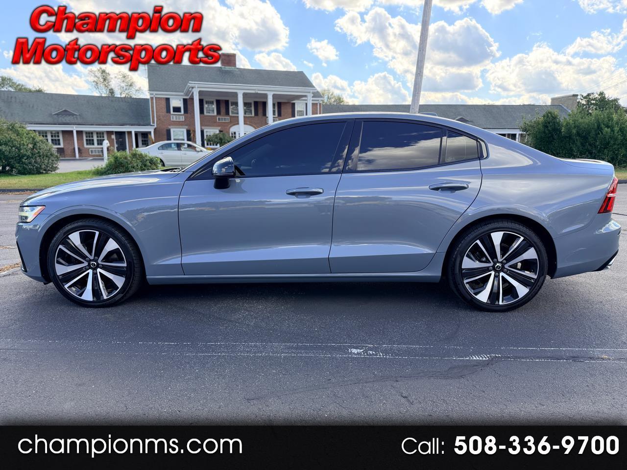 2022 Volvo S60 B5 Momentum AWD