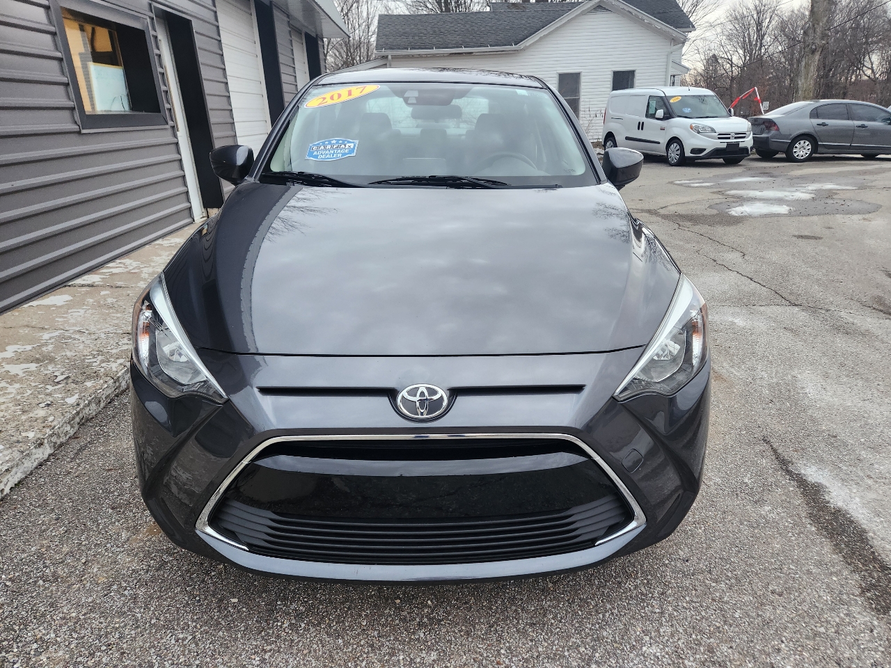 Toyota Yaris iA Manual (Natl) 2017