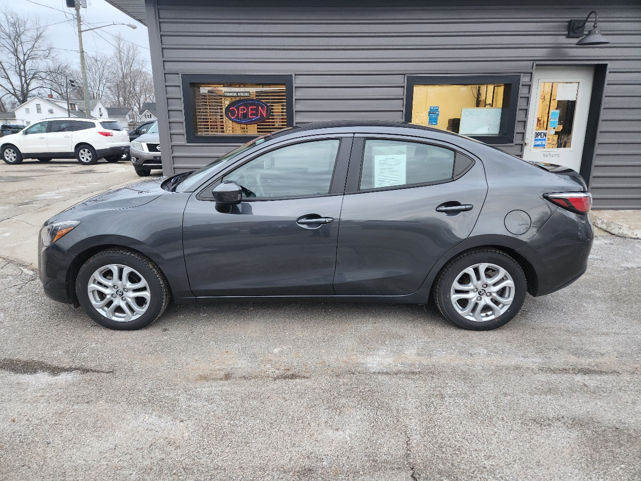 Toyota Yaris iA Manual (Natl) 2017