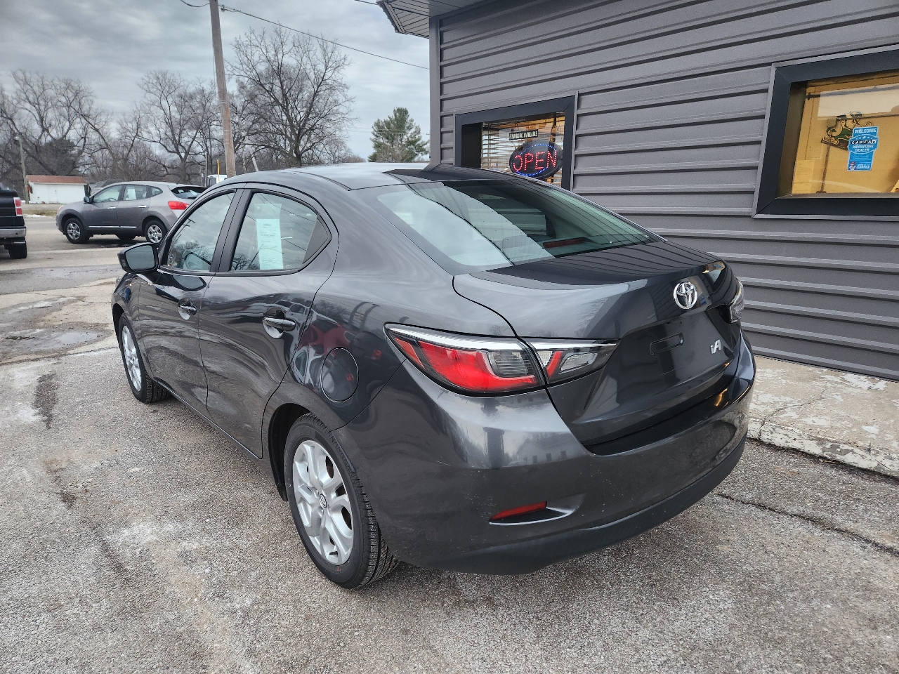 Toyota Yaris iA Manual (Natl) 2017