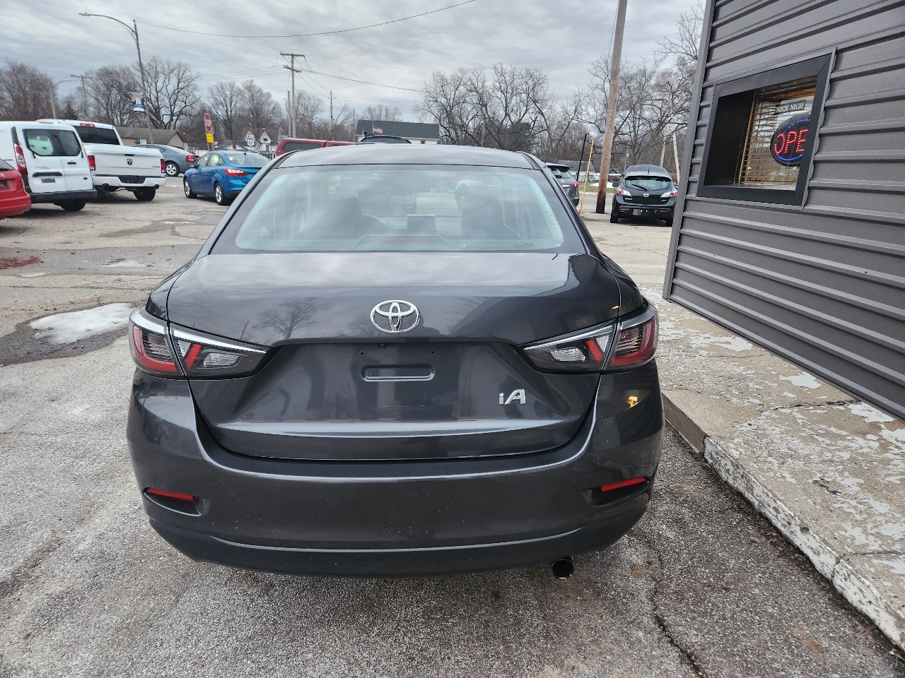 Toyota Yaris iA Manual (Natl) 2017