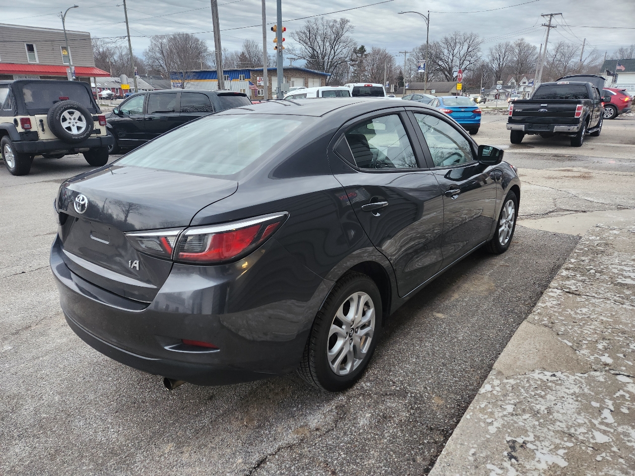 Toyota Yaris iA Manual (Natl) 2017