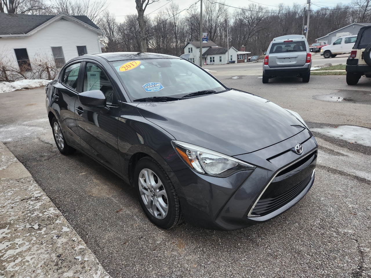 Toyota Yaris iA Manual (Natl) 2017