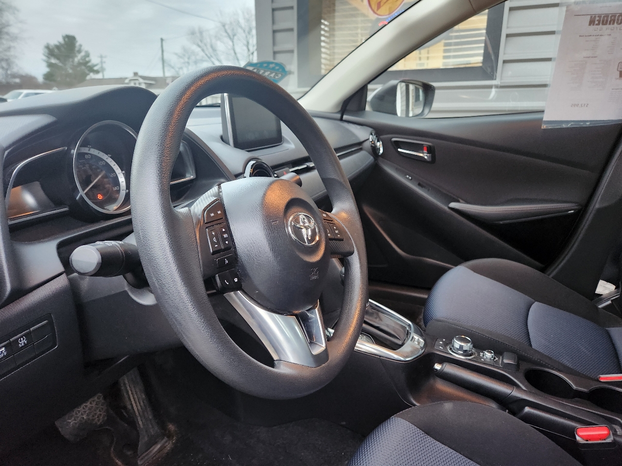 Toyota Yaris iA Manual (Natl) 2017