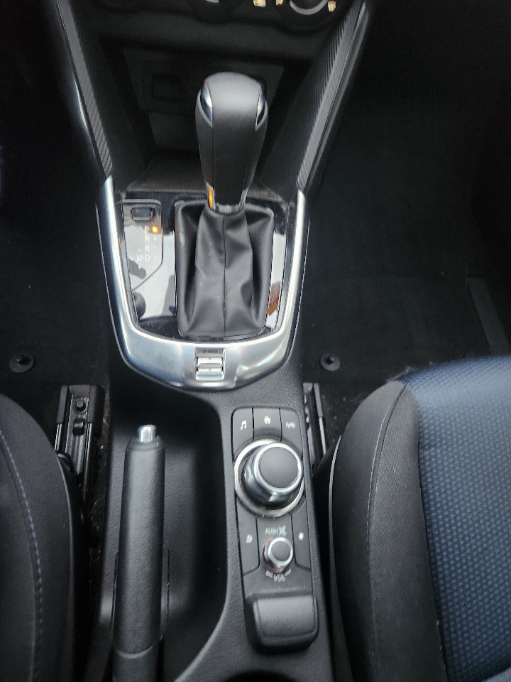 Toyota Yaris iA Manual (Natl) 2017