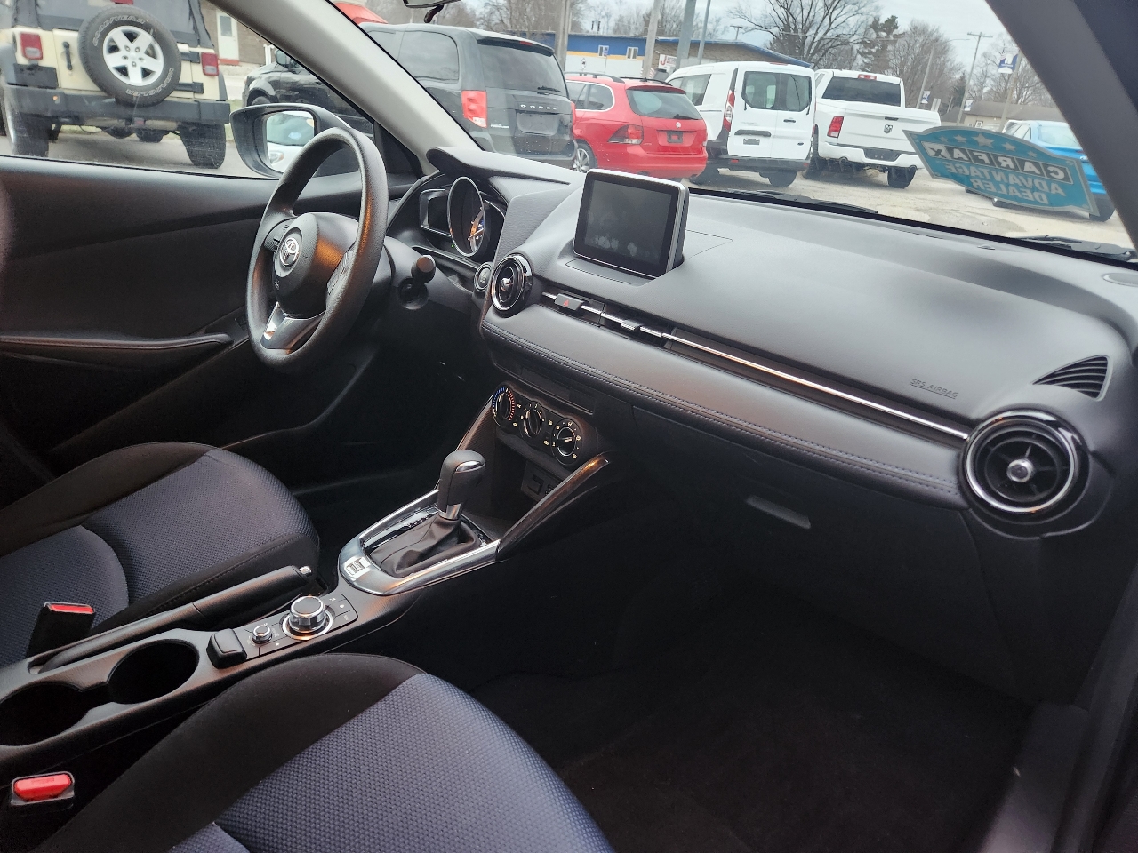 Toyota Yaris iA Manual (Natl) 2017