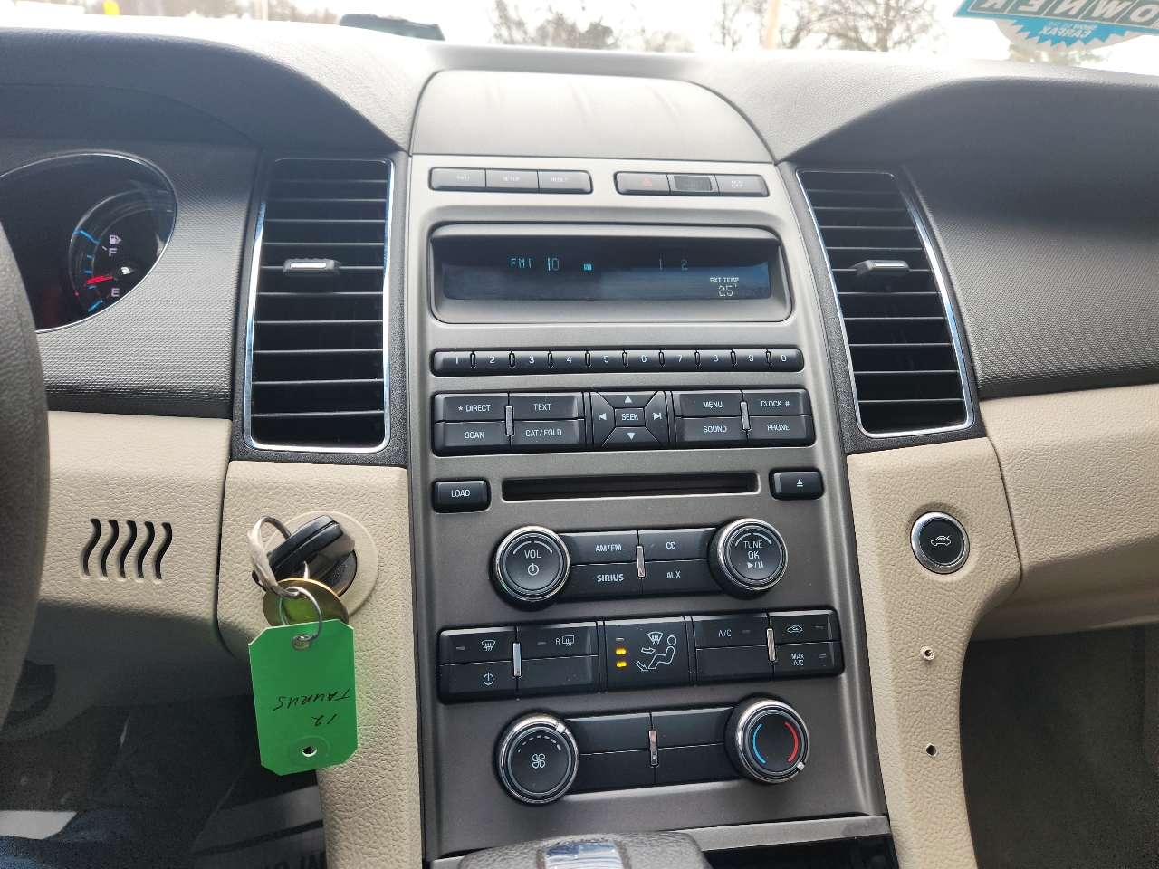 Ford Taurus 4dr Sdn SE FWD 2012