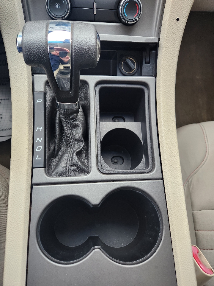 Ford Taurus 4dr Sdn SE FWD 2012