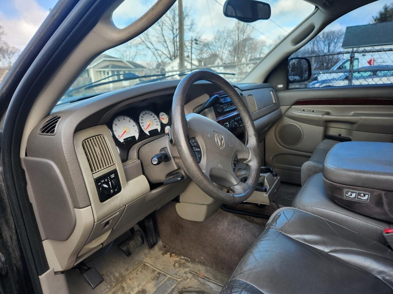 Dodge Ram 1500 4dr Quad Cab 140.5" WB 4WD SLT 2003