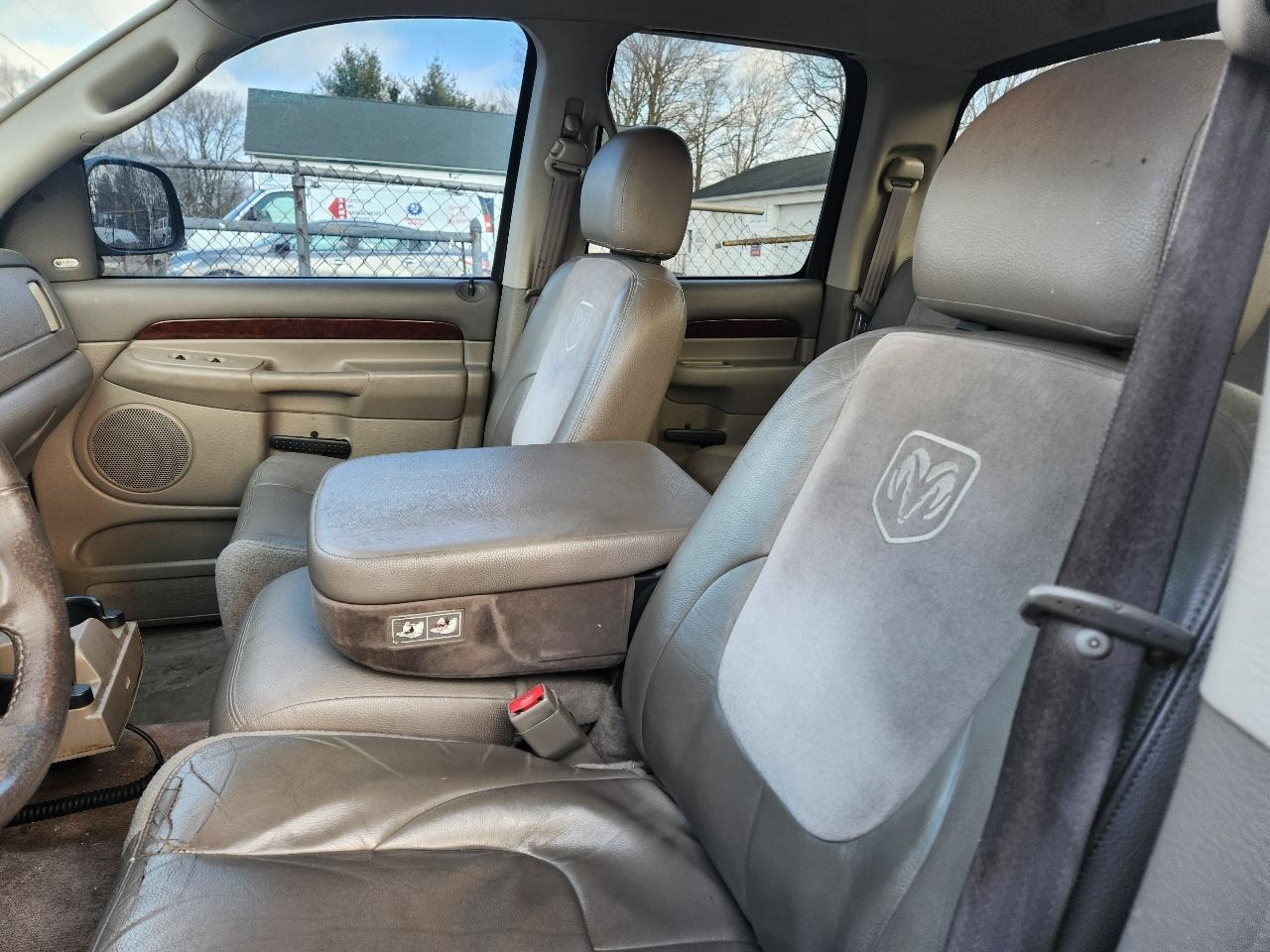 Dodge Ram 1500 4dr Quad Cab 140.5" WB 4WD SLT 2003