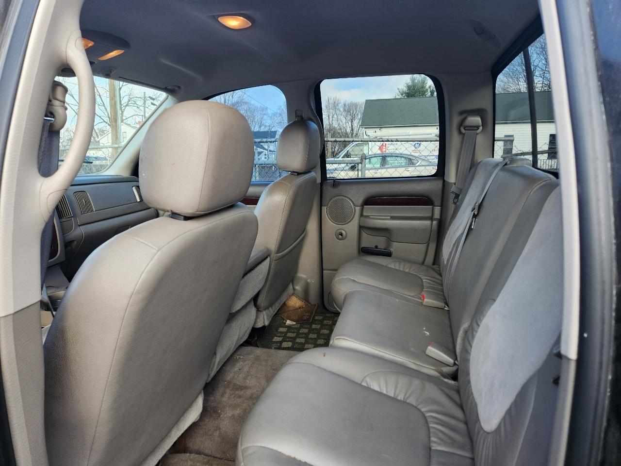 Dodge Ram 1500 4dr Quad Cab 140.5" WB 4WD SLT 2003