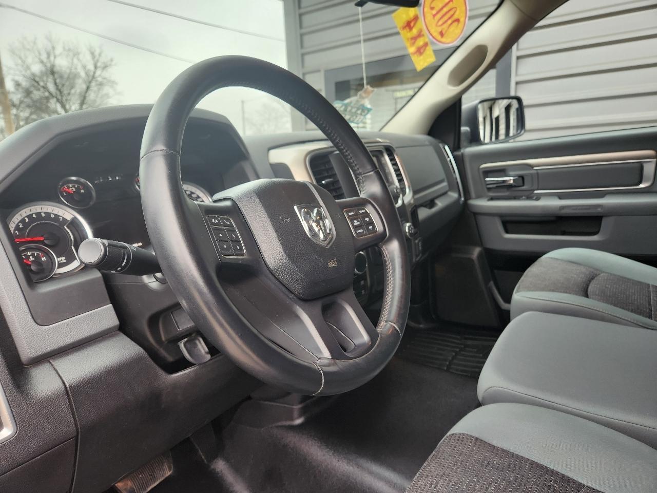 RAM 1500 4WD Quad Cab 140.5" Big Horn 2013