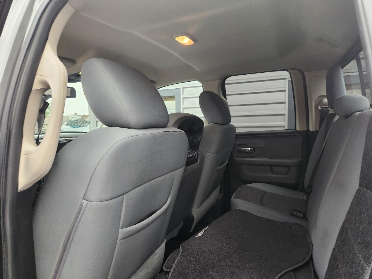 RAM 1500 4WD Quad Cab 140.5" Big Horn 2013