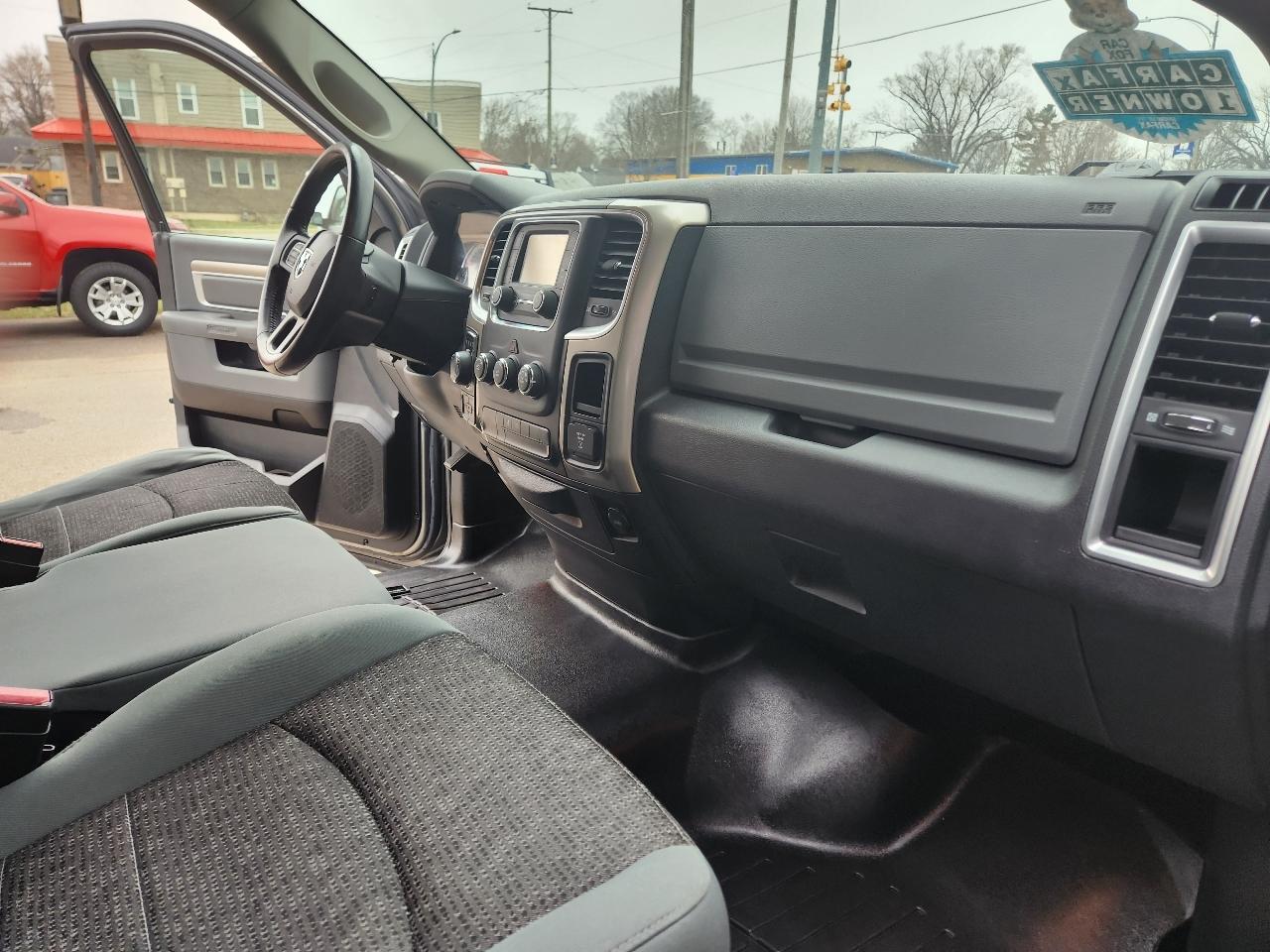 RAM 1500 4WD Quad Cab 140.5" Big Horn 2013