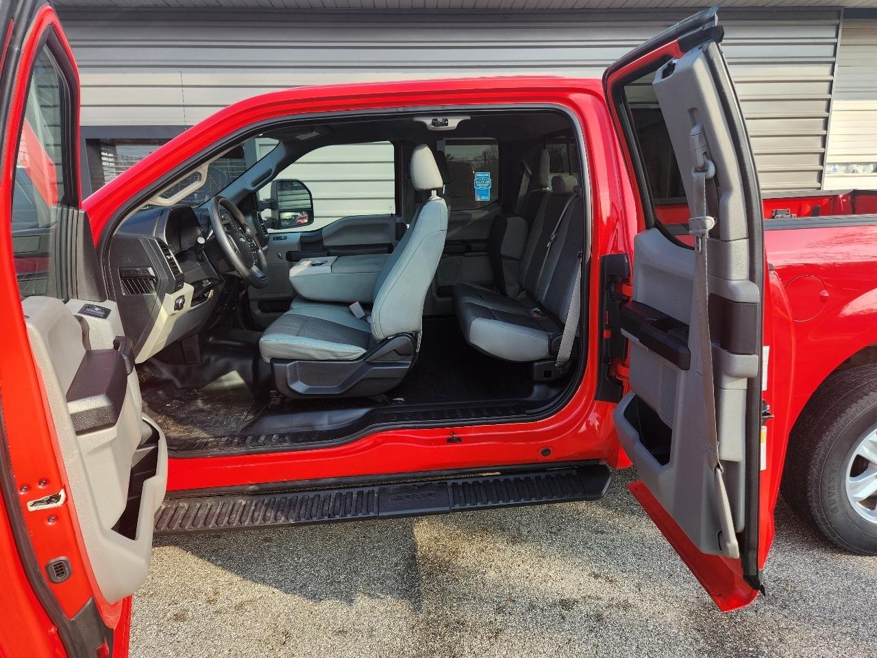 Ford F-150 4WD SuperCab 163" Lariat w/HD Payload Pkg 2015