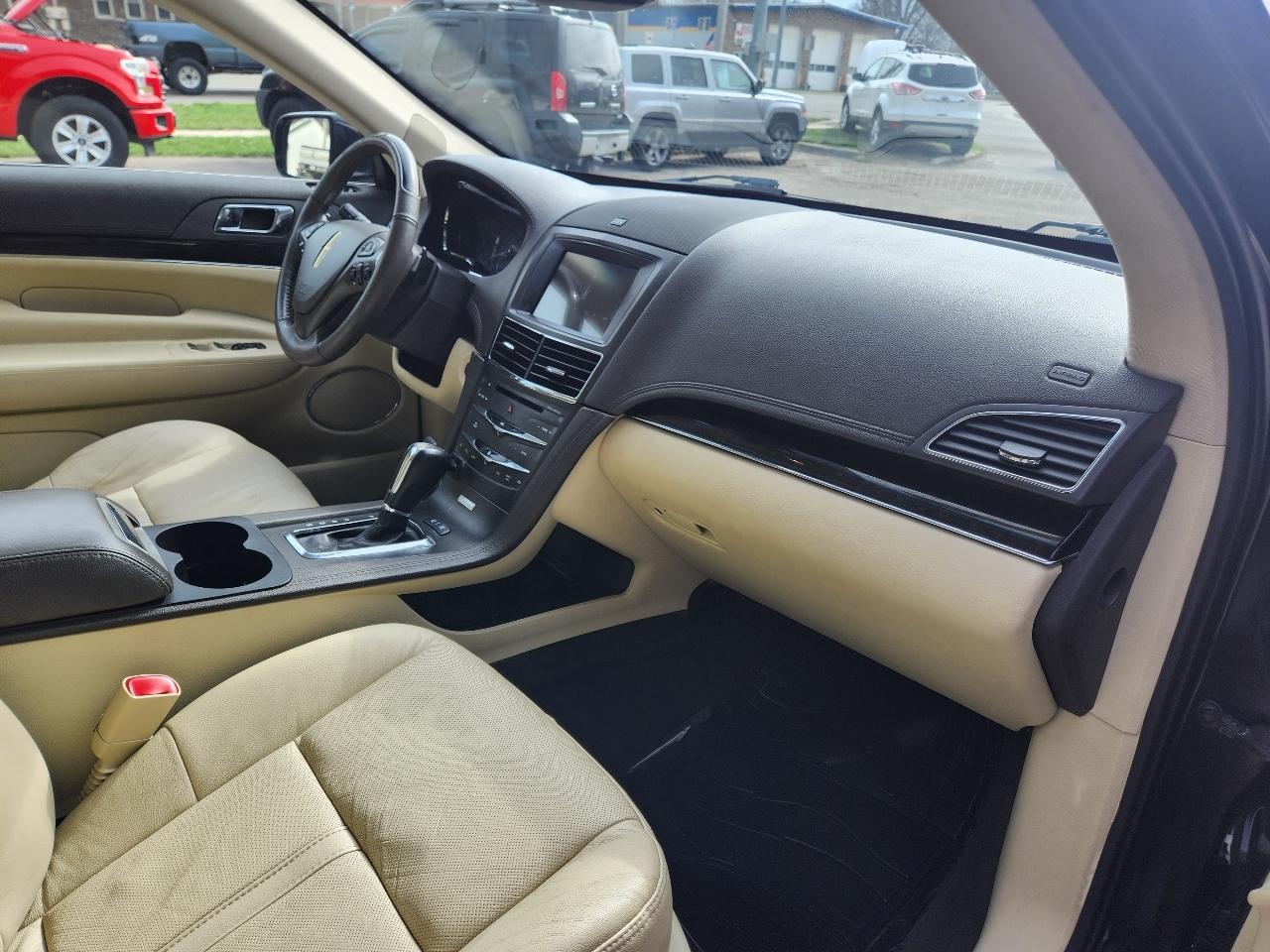 Lincoln MKT 3.5L AWD Standard 2019