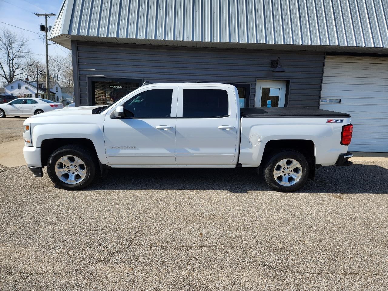 Chevrolet Silverado 1500 4WD Crew Cab 143.5" LT w/2LT 2017