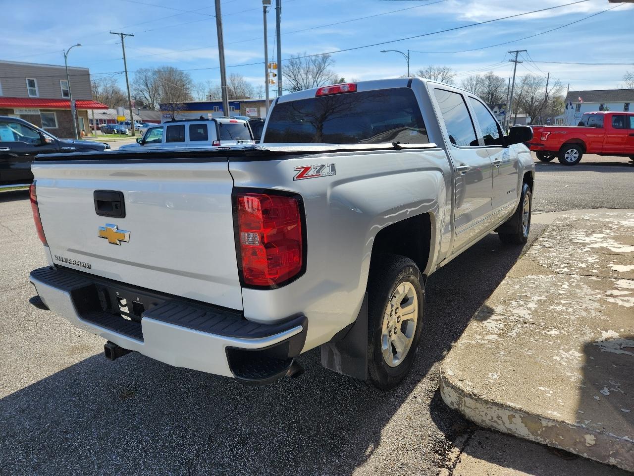 Chevrolet Silverado 1500 4WD Crew Cab 143.5" LT w/2LT 2017