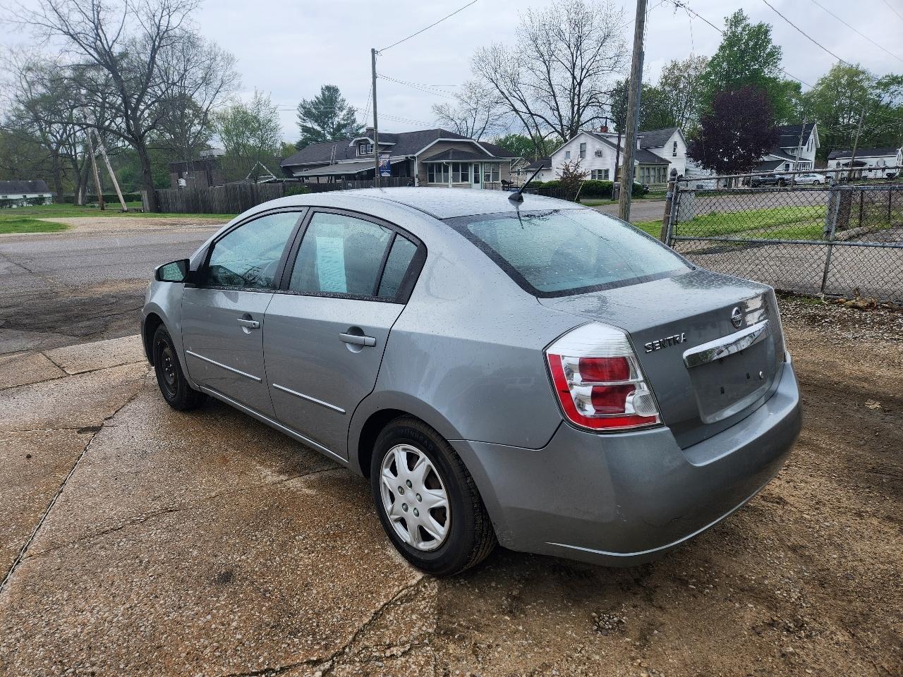 Nissan Sentra 4dr Sdn I4 CVT 2.0 2010