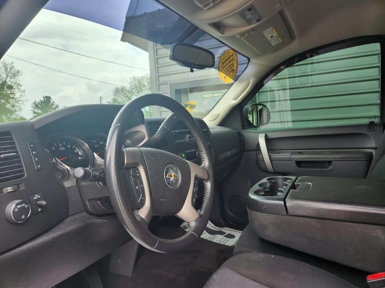 Chevrolet Silverado 1500 4WD Crew Cab 143.5" LT 2011