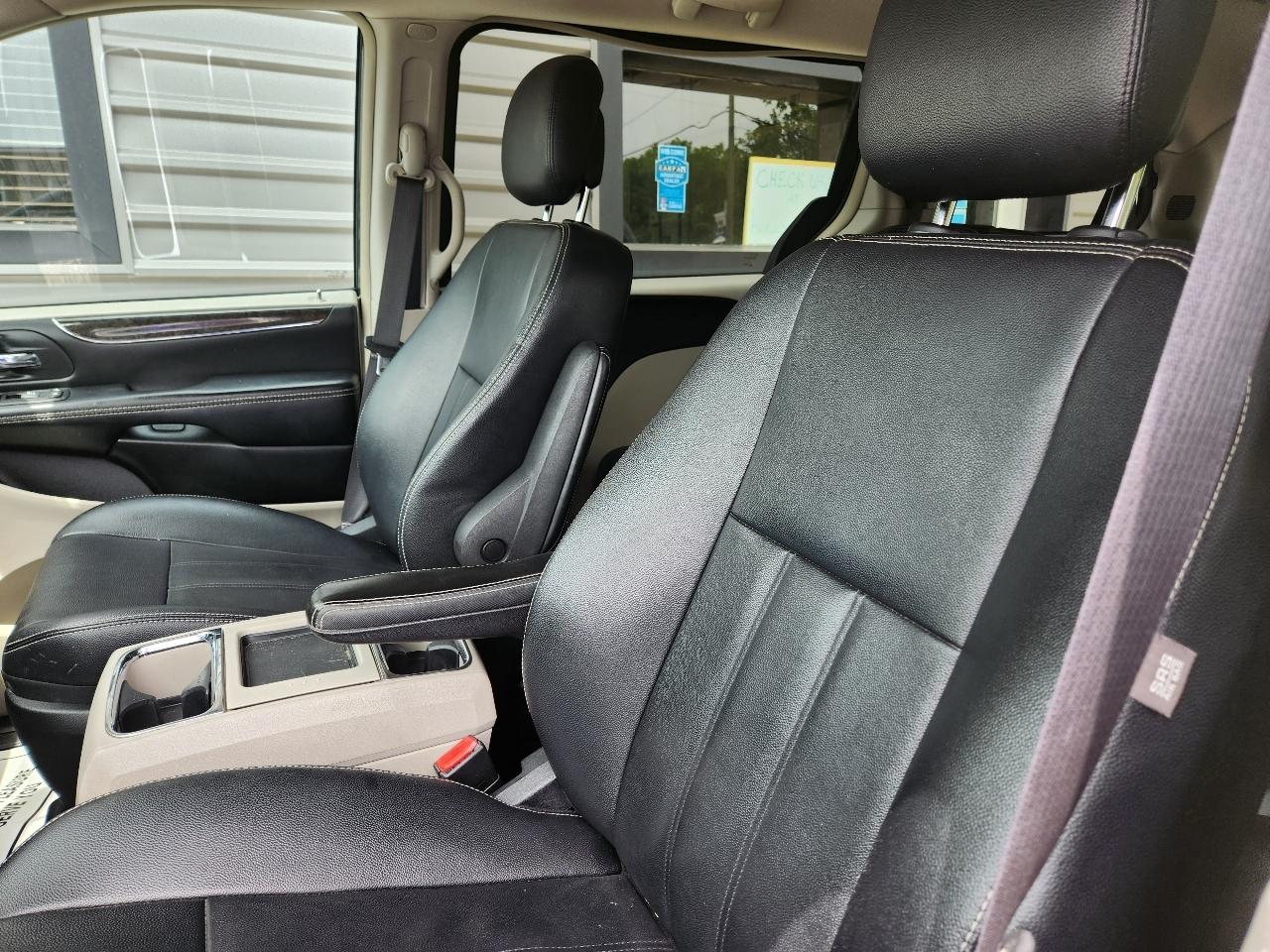 Chrysler Town & Country 4dr Wgn Touring 2016