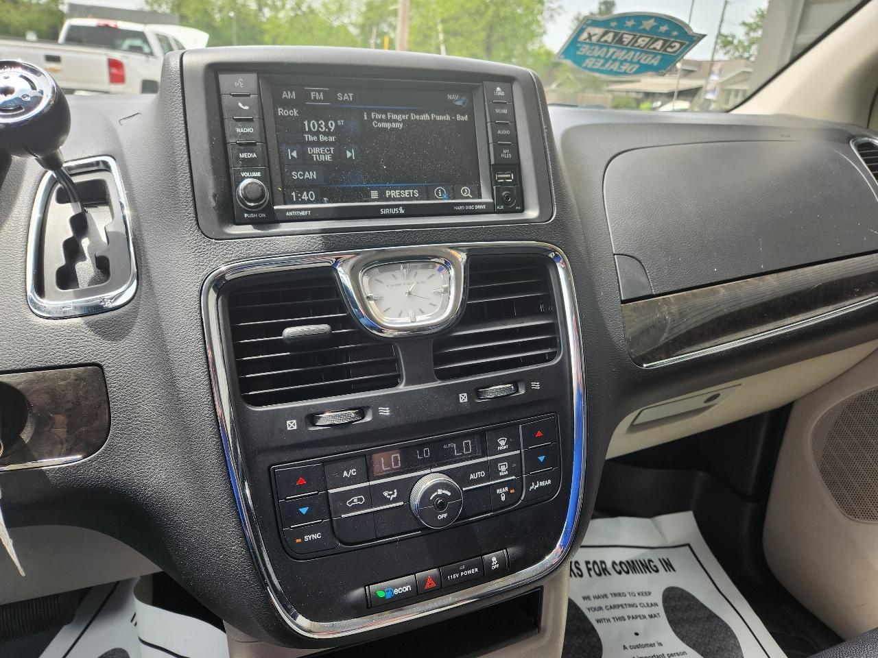 Chrysler Town & Country 4dr Wgn Touring 2016