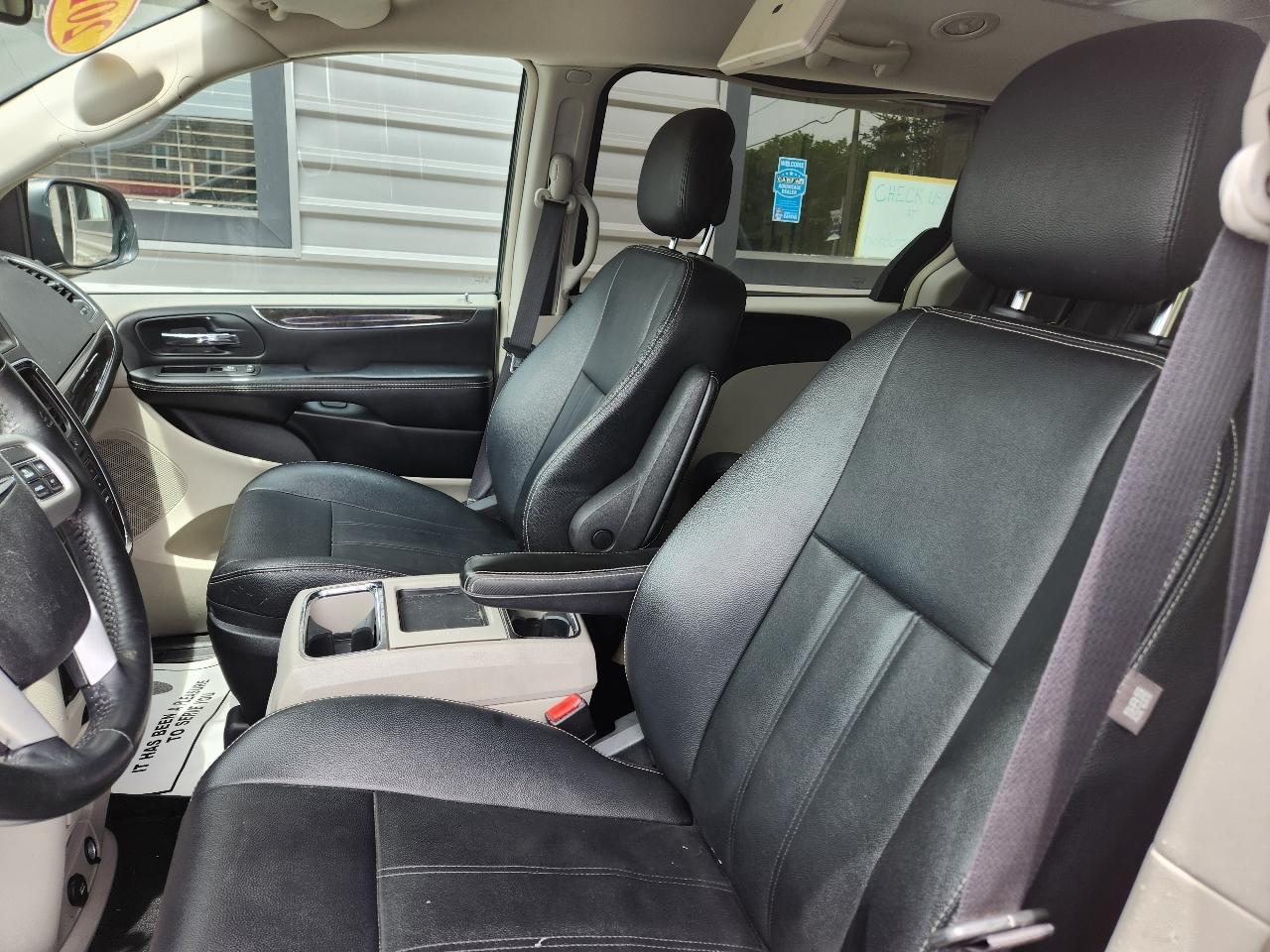 Chrysler Town & Country 4dr Wgn Touring 2016