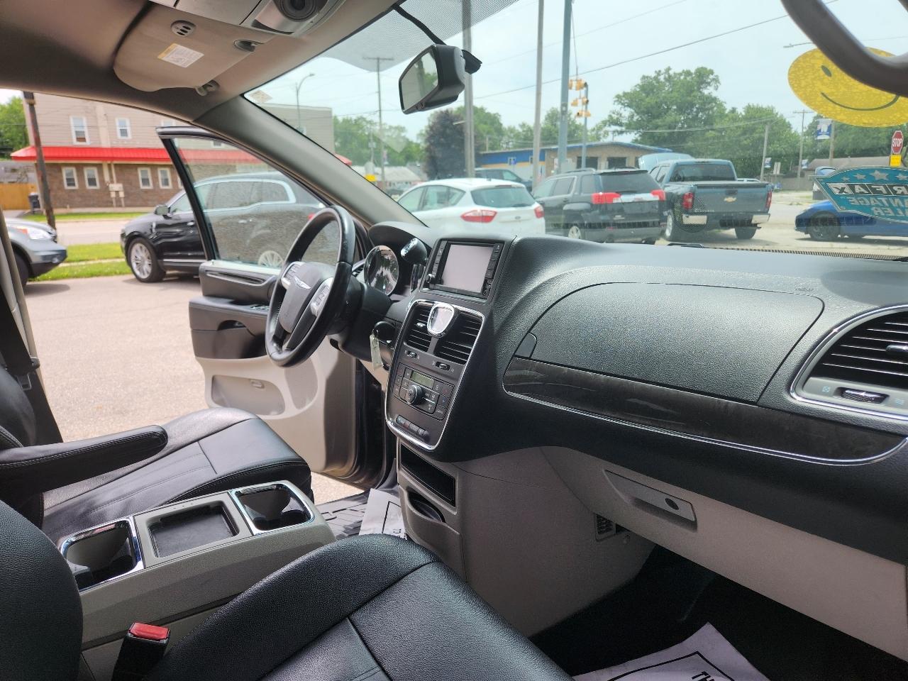 Chrysler Town & Country 4dr Wgn Touring 2016