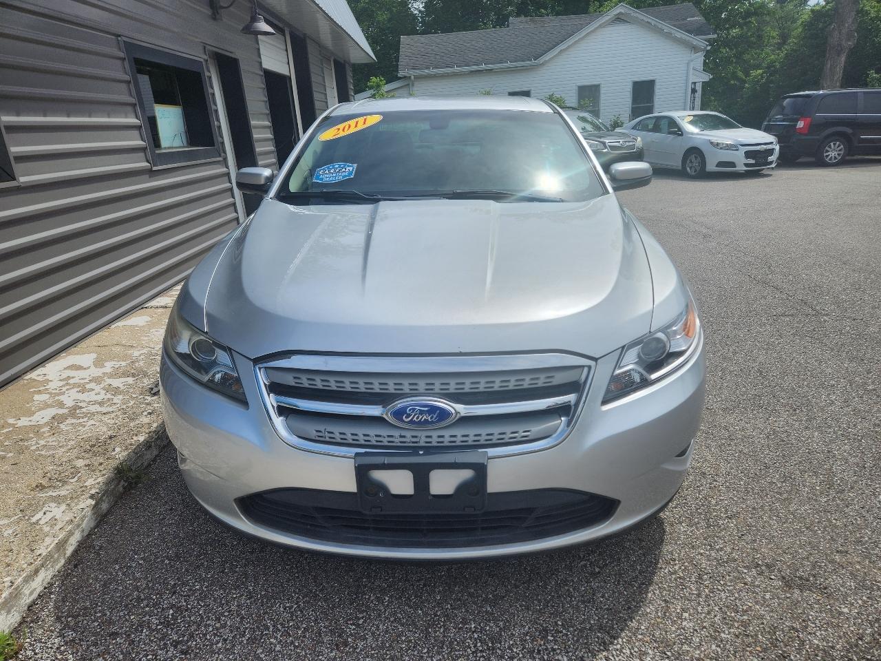 Ford Taurus 4dr Sdn SEL FWD 2011