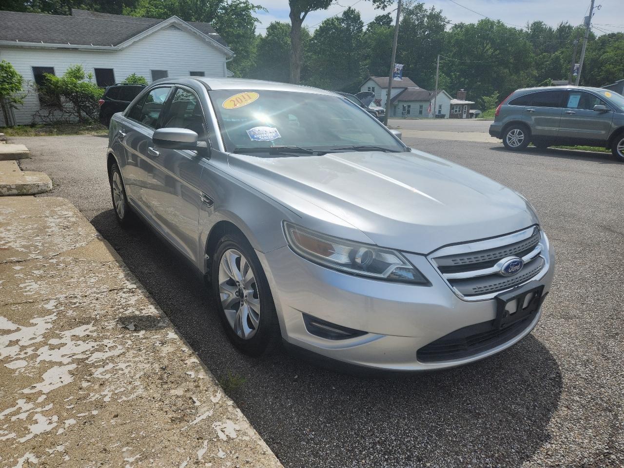 Ford Taurus 4dr Sdn SEL FWD 2011
