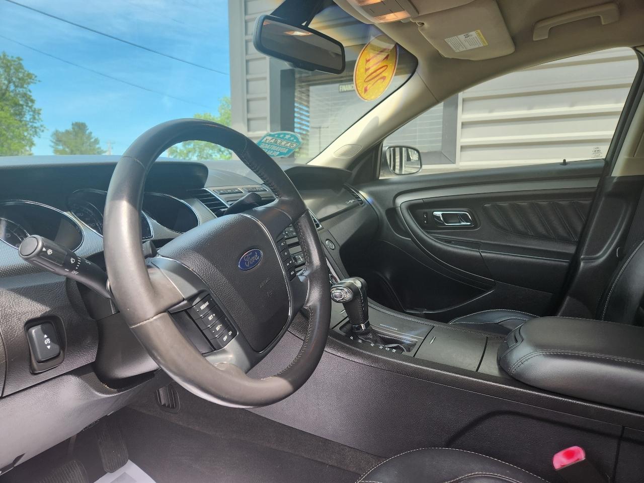 Ford Taurus 4dr Sdn SEL FWD 2011