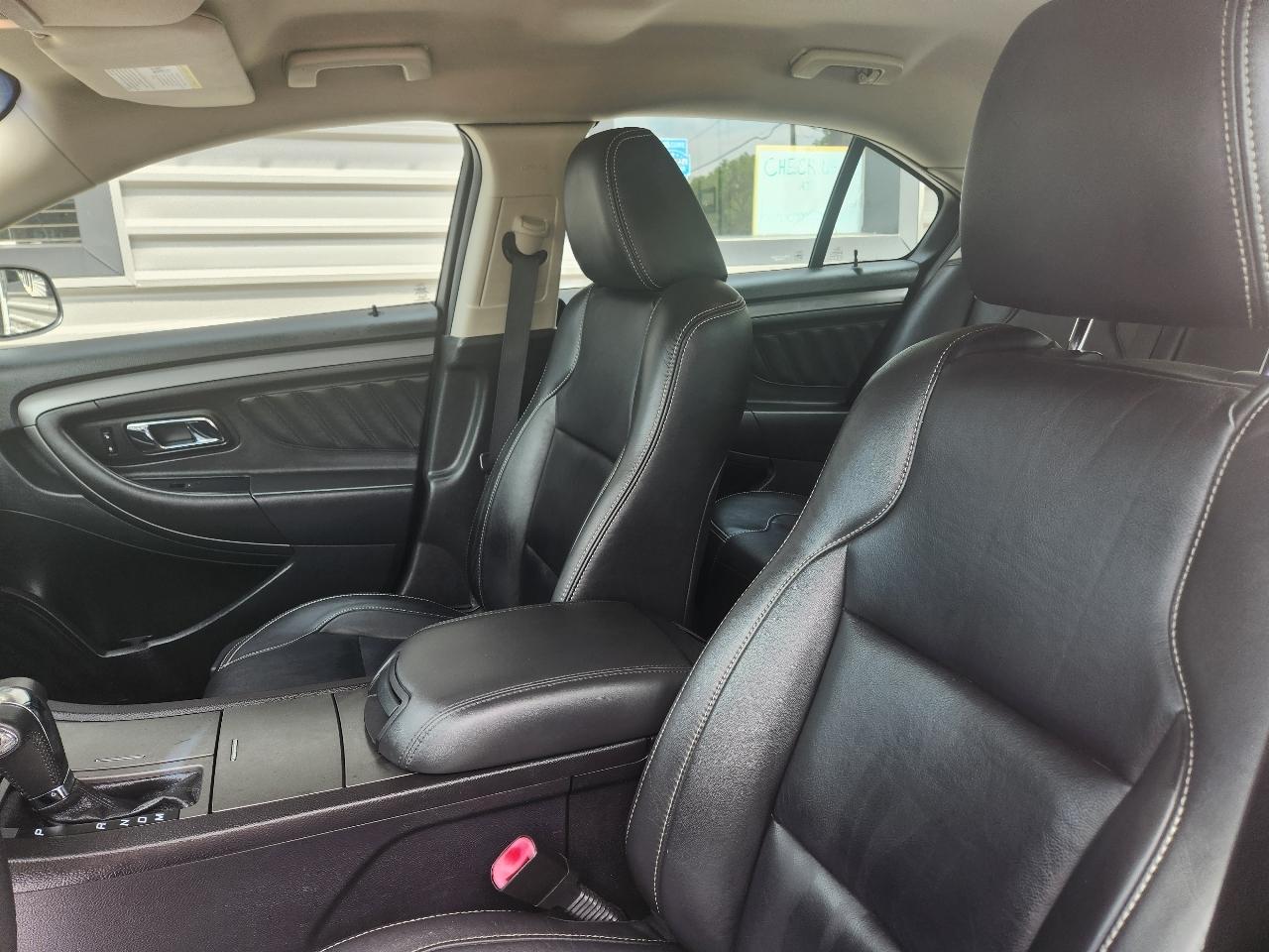 Ford Taurus 4dr Sdn SEL FWD 2011