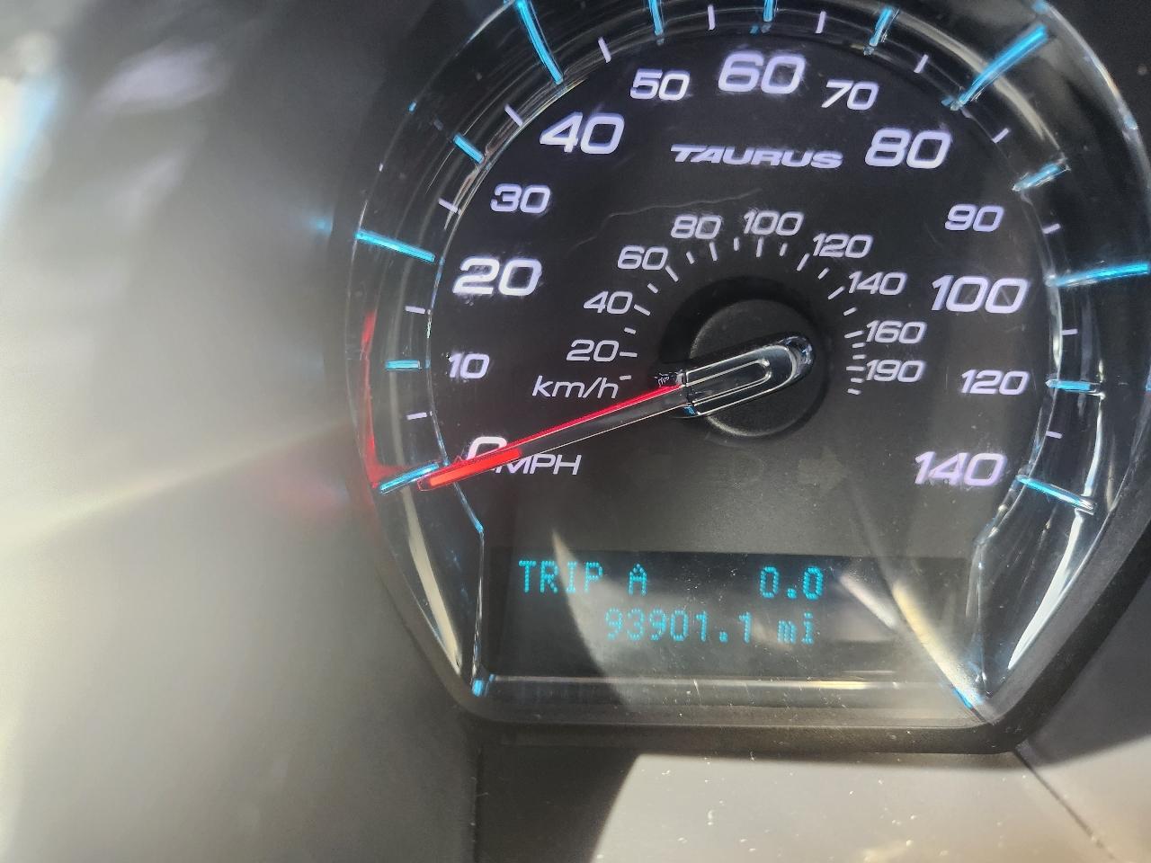 Ford Taurus 4dr Sdn SEL FWD 2011