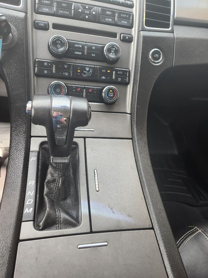 Ford Taurus 4dr Sdn SEL FWD 2011