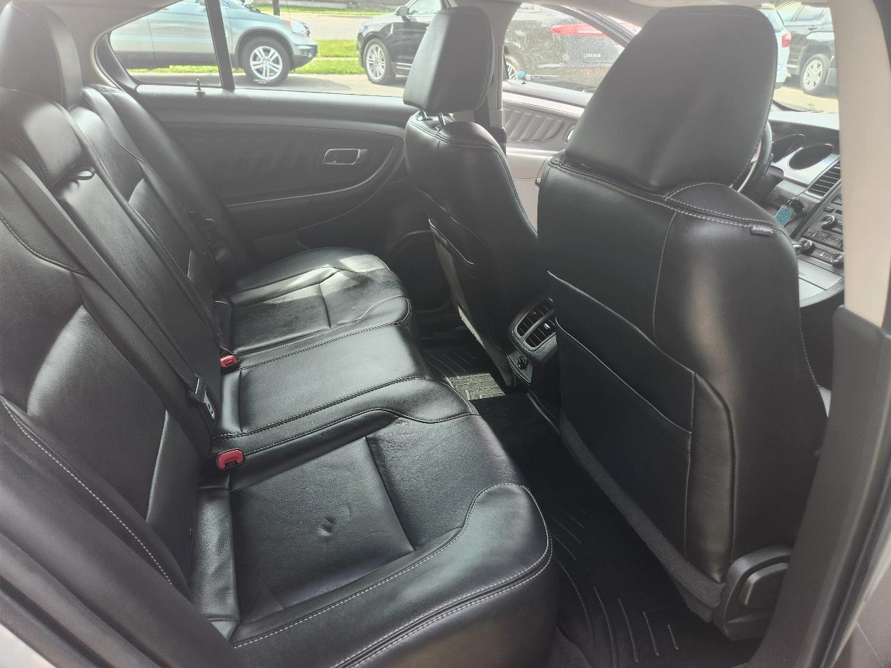Ford Taurus 4dr Sdn SEL FWD 2011