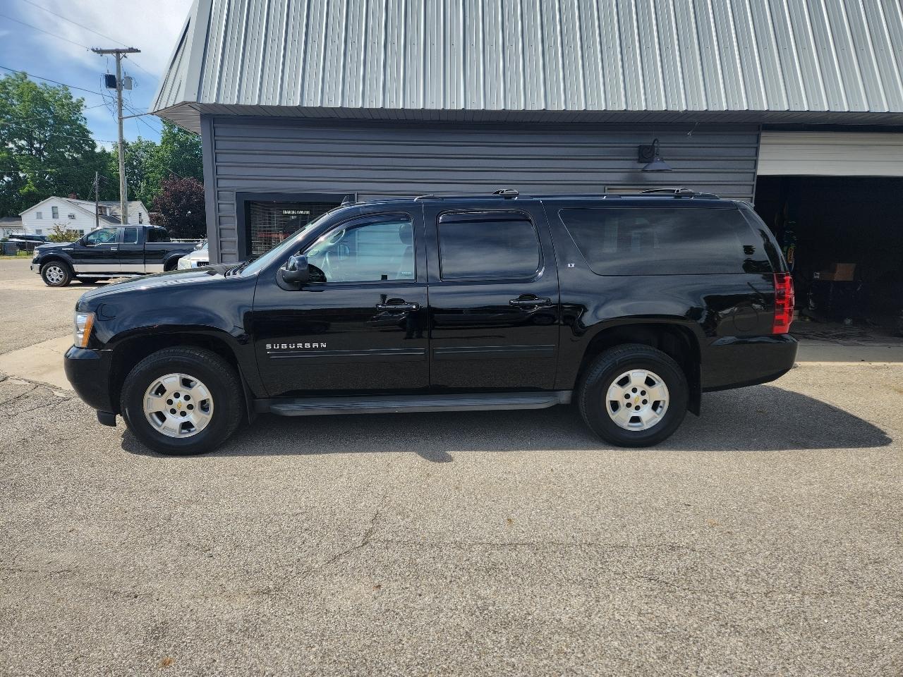 Chevrolet Suburban 4WD 4dr 1500 LT 2013