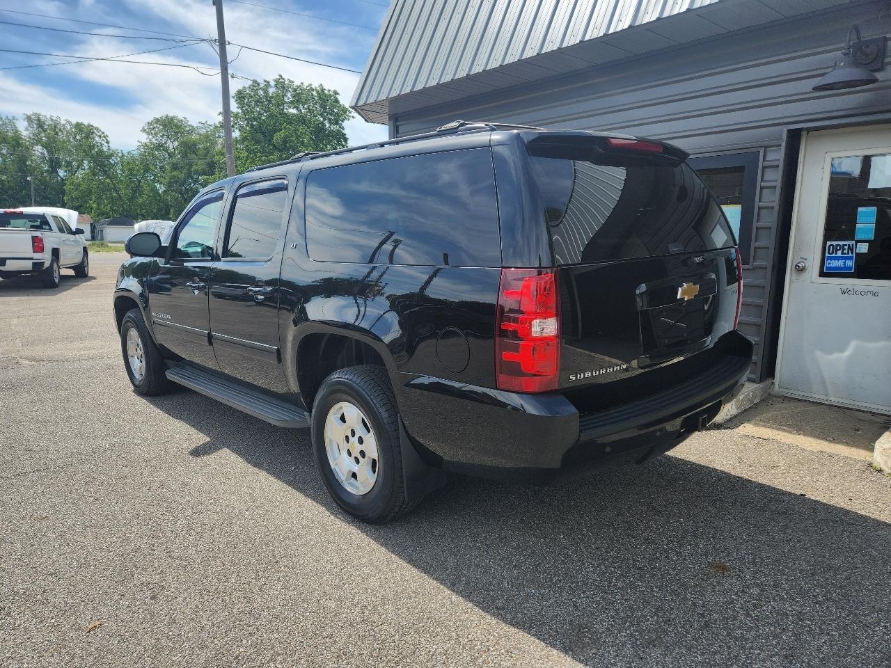 Chevrolet Suburban 4WD 4dr 1500 LT 2013