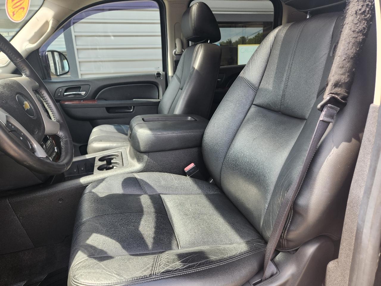 Chevrolet Suburban 4WD 4dr 1500 LT 2013
