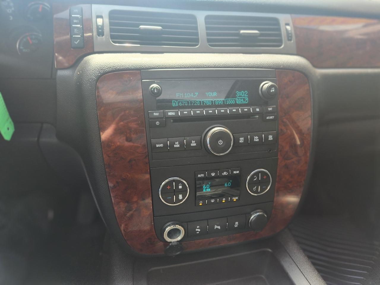 Chevrolet Suburban 4WD 4dr 1500 LT 2013