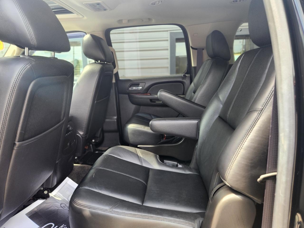 Chevrolet Suburban 4WD 4dr 1500 LT 2013