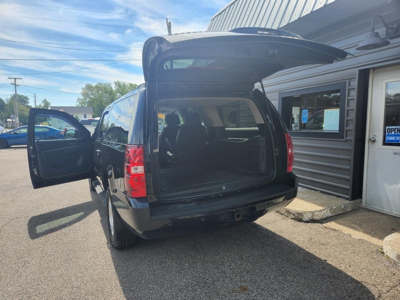 Chevrolet Suburban 4WD 4dr 1500 LT 2013