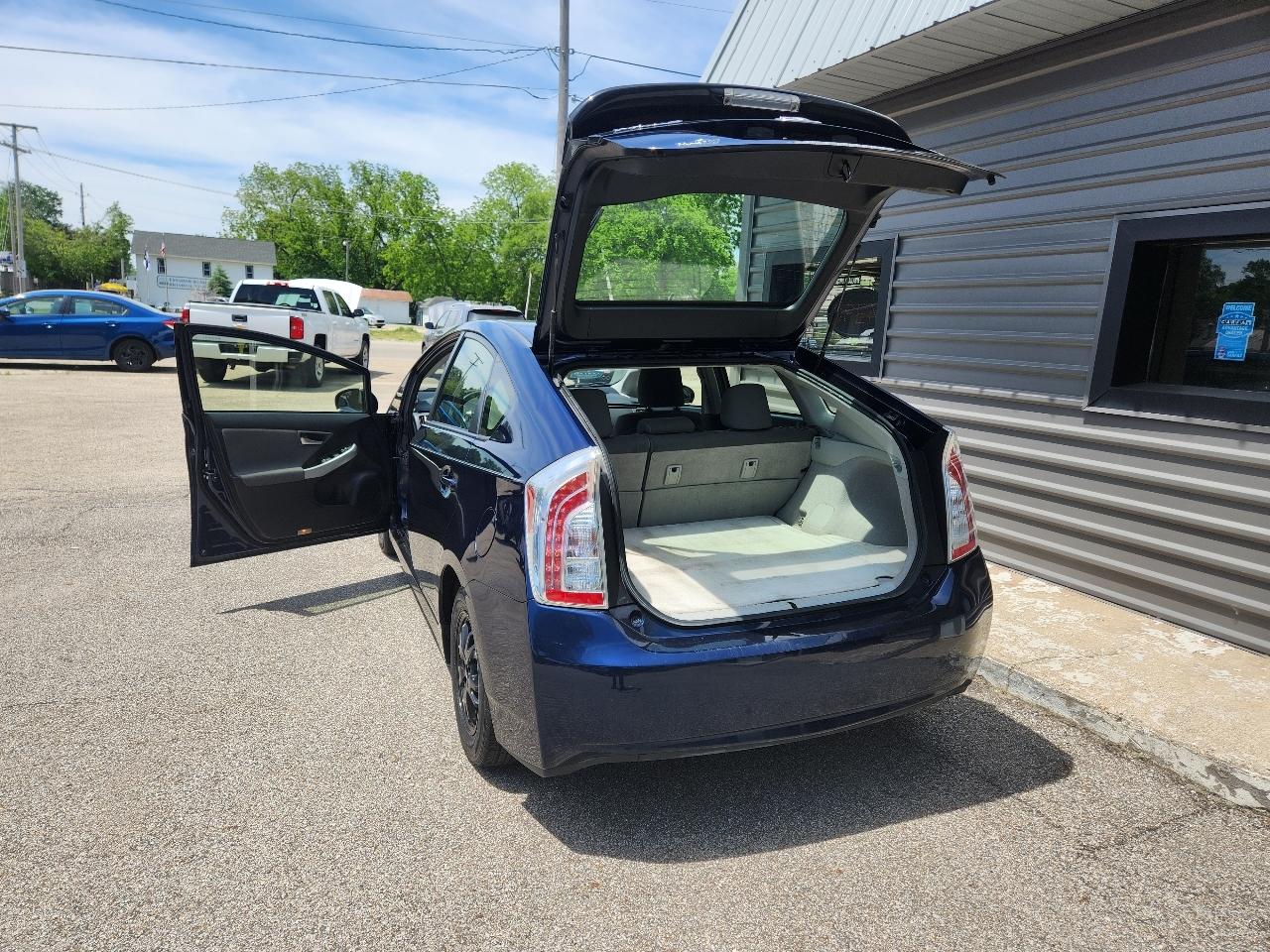 Toyota Prius 5dr HB Three (Natl) 2012
