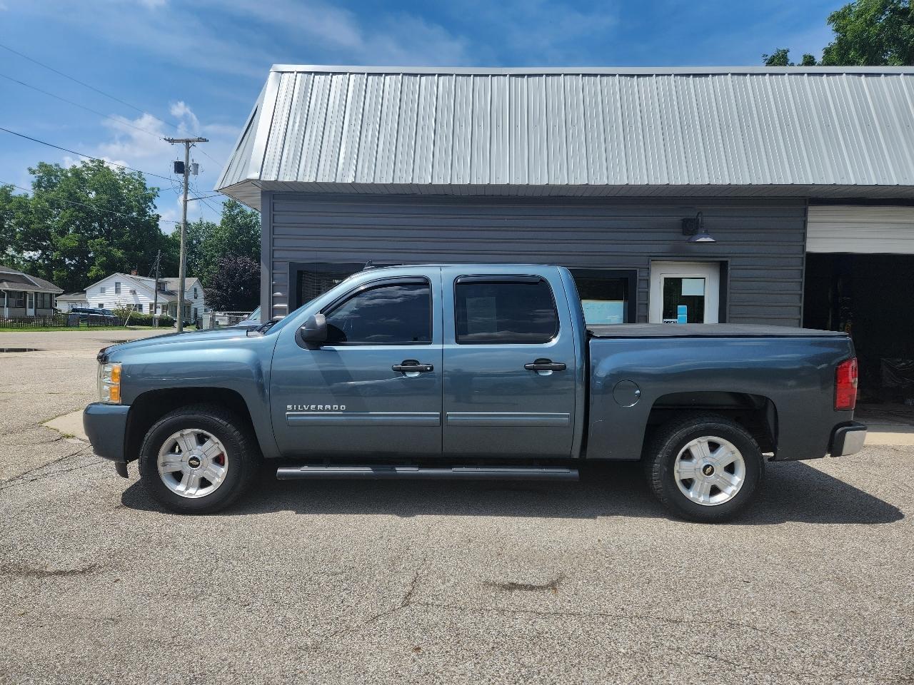 Chevrolet Silverado 1500 4WD Crew Cab 143.5" LT 2011