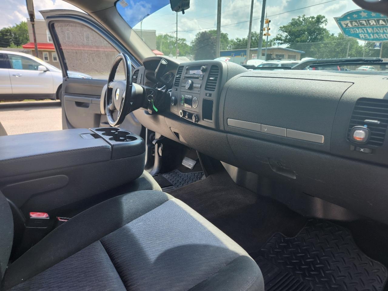 Chevrolet Silverado 1500 4WD Crew Cab 143.5" LT 2011