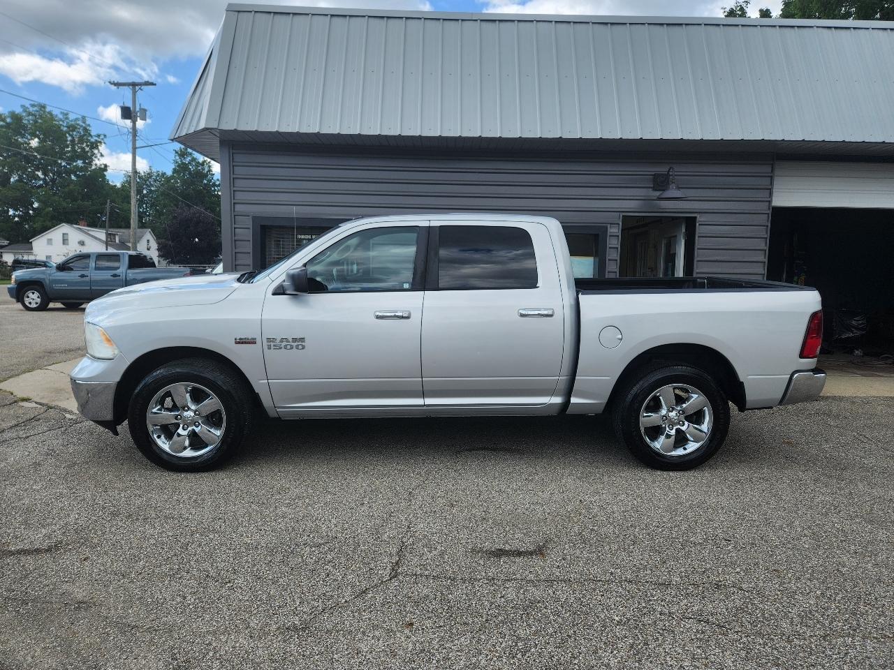 RAM 1500 4WD Crew Cab 140.5" Big Horn 2015