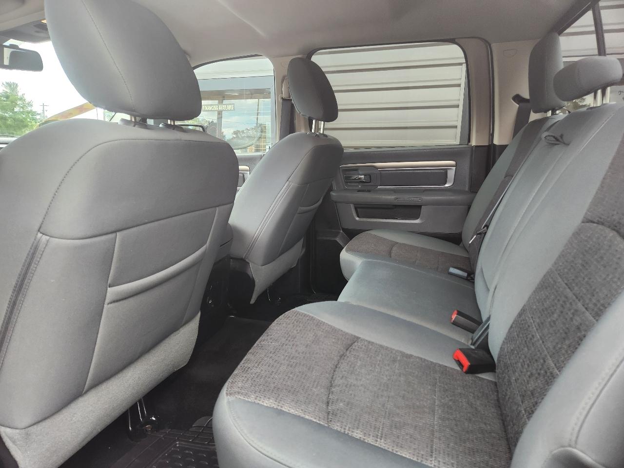 RAM 1500 4WD Crew Cab 140.5" Big Horn 2015