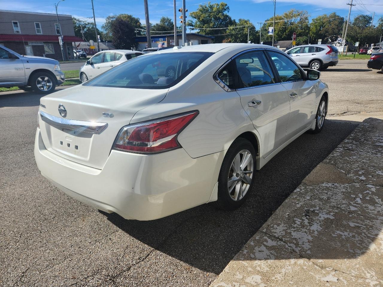Nissan Altima 4dr Sdn I4 2.5 SV 2015