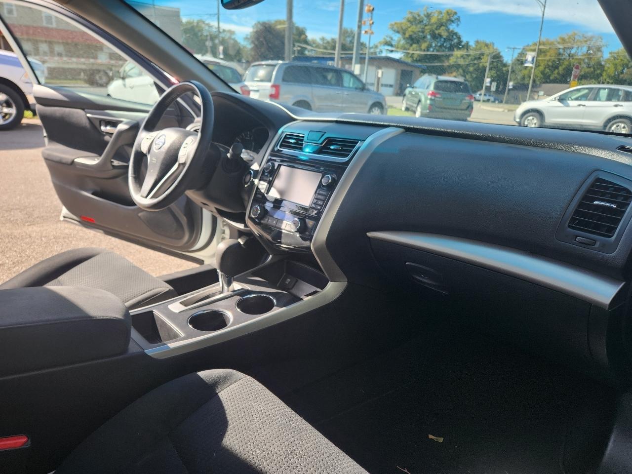 Nissan Altima 4dr Sdn I4 2.5 SV 2015
