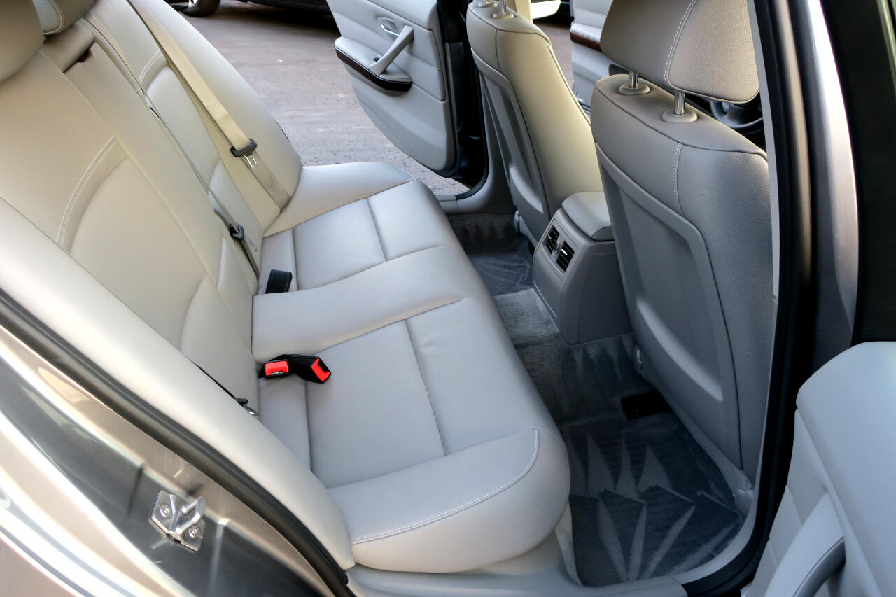 BMW 3-Series 328i xDrive SA 2011 BMW 3-Series 328i xDrive SA 2011